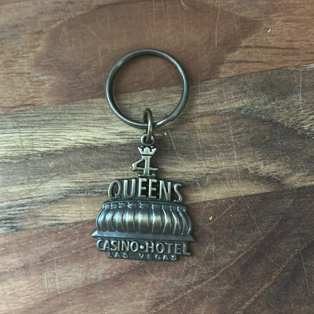 Four Queens Hotel Casino Vintage Keychain